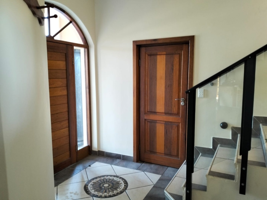 5 Bedroom Property for Sale in Glentana Western Cape